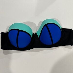 Swim‎ Top Size XL.